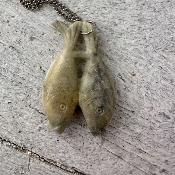 Vintage Carved Celadon Green Jade Pisces Zodiac Pair Fish Necklace - Picture 3 of 5